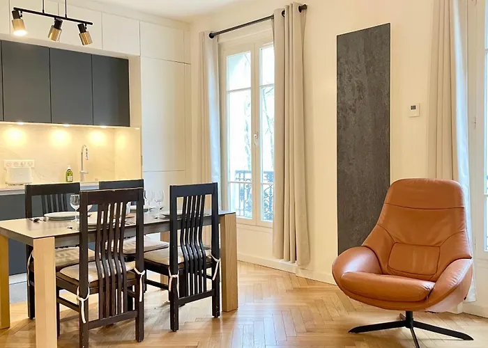 107 - Tour Eiffel Appartement Luxe 15Eme