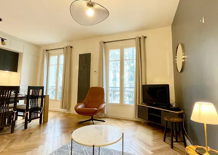 107 - Tour Eiffel Appartement Luxe 15Eme