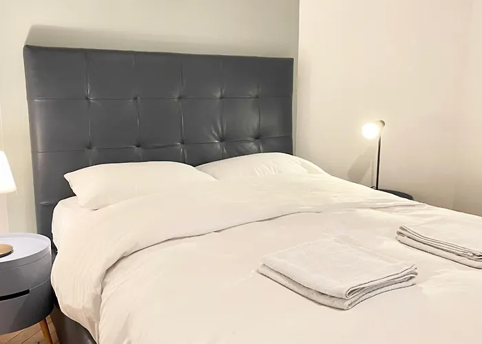 107 - Tour Eiffel Appartement Luxe 15Eme